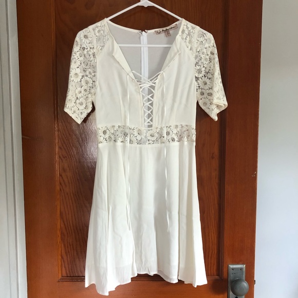 RARE FIND! FL&L White Lace Dress - Picture 1 of 6